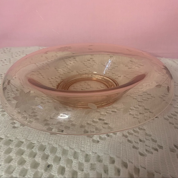Vintage pink depression etch glass large decorative rolled edge centerpiece bowl